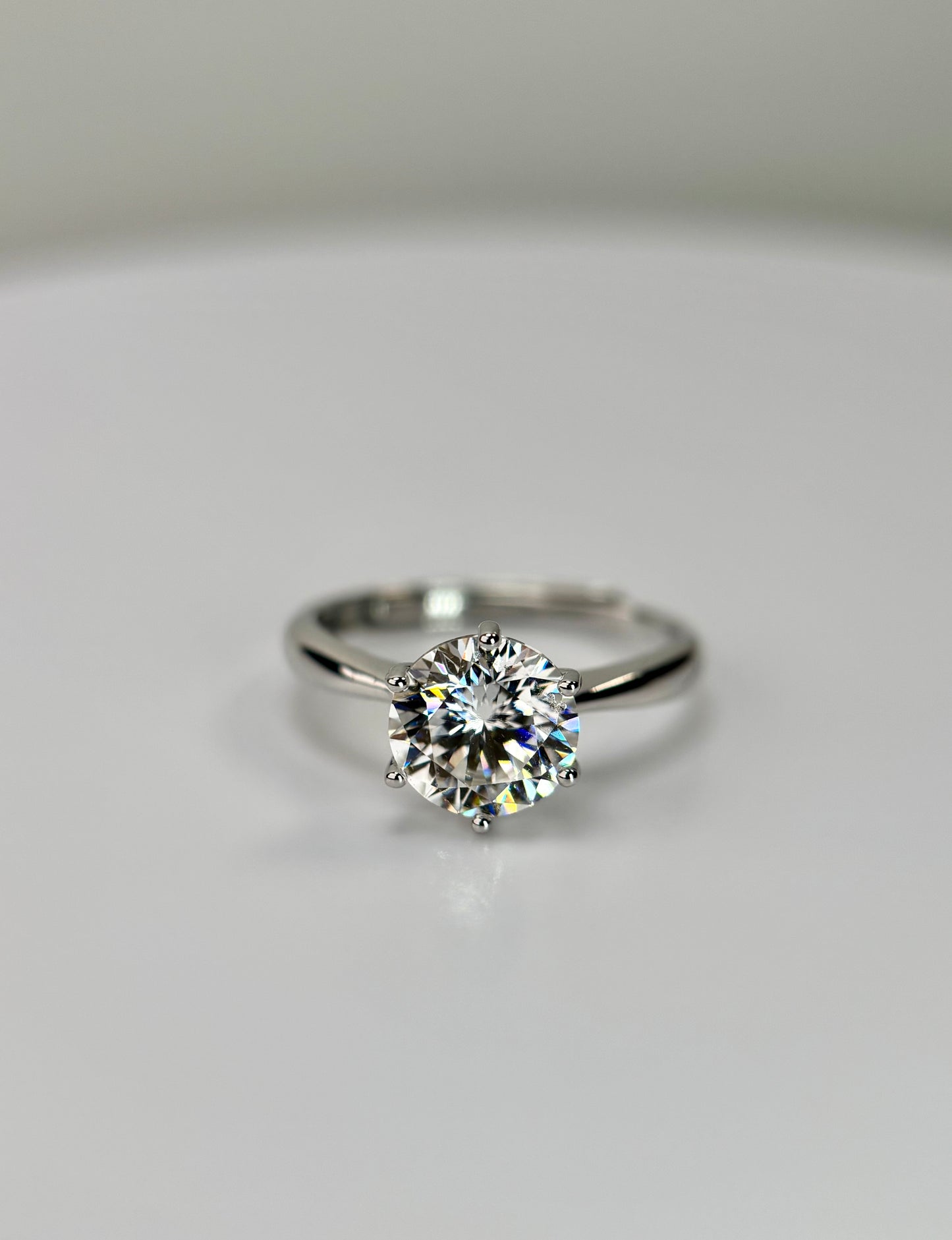 Round cut moissanite engagement ring