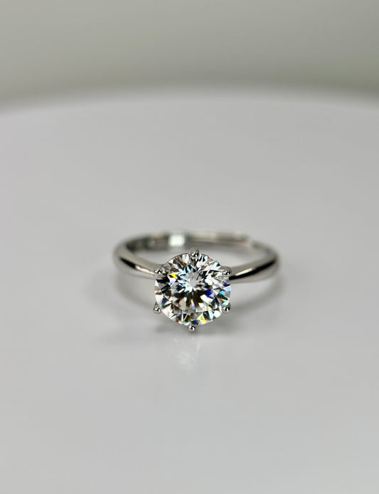 Round cut moissanite engagement ring